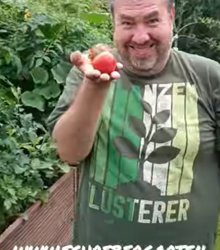 Schrebergarten Halbprofis, schrebergarten, tutorial, garten, gärtner, kleingarten, kleingärtner, youtube, halbprofis, gartenzeit, gardendesign, gardenliving, projektschrebergarten, gartentipps, gartenliebe, gaycouple, Gartentipps, gaygarden, parzelle, vlog, gartenvlog, Gartensendung, Garten Produkttests, Gartenrundgang