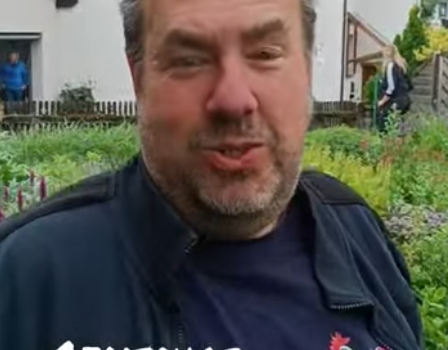 Schrebergarten Halbprofis, schrebergarten, tutorial, garten, gärtner, kleingarten, kleingärtner, youtube, halbprofis, gartenzeit, gardendesign, gardenliving, projektschrebergarten, gartentipps, gartenliebe, gaycouple, Gartentipps, gaygarden, parzelle, vlog, gartenvlog, Gartensendung, Garten Produkttests, Gartenrundgang